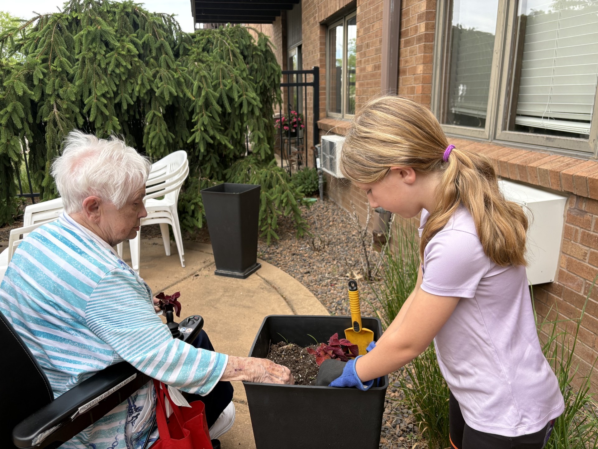 Clement Manor hosted Intergenerational Planting Day with Local Students